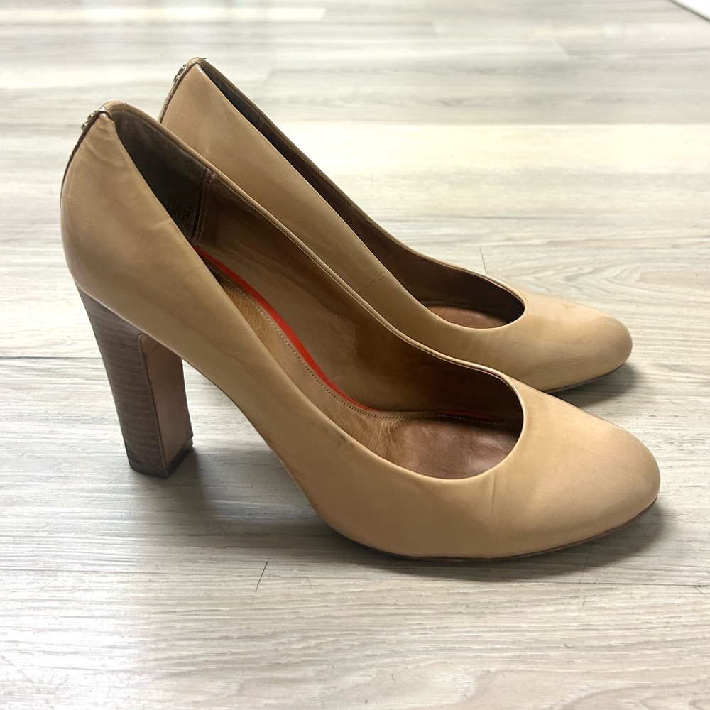 Coach Pumps Tan Patent Leather Classic Slip On Women Sz 9.5B Office Work Heels - Picture 2 of 12